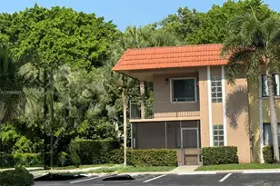 435 Lakeview Dr, Weston, FL 33326 - Photo 2