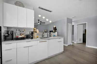 3231 SW 25th St, Miami, FL 33133 - Photo 14