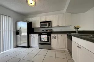 895 Crystal Lake Dr, Deerfield Beach, FL 33064 - Photo 2