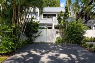 4863 SW 71st Pl, Miami, FL 33155 - Photo 2