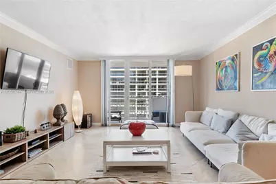 5825 Collins Ave #9C, Miami Beach, FL 33140 - Photo 2