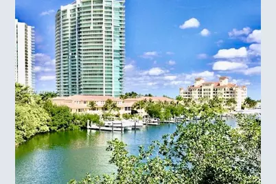 19999 E Country Club Dr #1404, Aventura, FL 33180 - Photo 2
