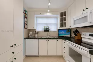 635 NW 97th Pl, Miami, FL 33172 - Photo 10