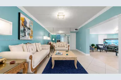 635 NW 97th Pl, Miami, FL 33172 - Photo 4