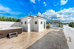 348 Elm St, Hollywood, FL 33019 - Photo 10