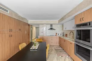 2457 Collins Ave, Miami Beach, FL 33140 - Photo 16