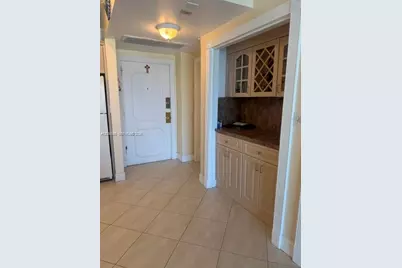 5601 Collins Ave #1723, Miami Beach, FL 33140 - Photo 14