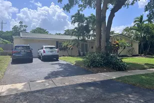 880 Azalea Ct, Plantation, FL 33317 - Photo 1