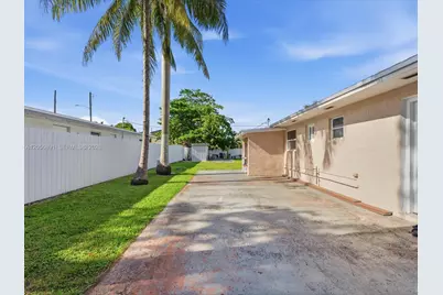 827 SW 3rd St, Florida City, FL 33034 - Photo 8
