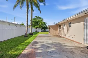 827 SW 3rd St, Florida City, FL 33034 - Photo 8