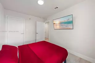 2505 NE 193rd St, Miami, FL 33180 - Photo 14