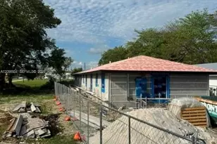 684 NW 14th St, Florida City, FL 33034 - Photo 6