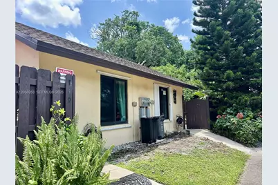 151 Essex Rd #4-30, Hollywood, FL 33024 - Photo 1