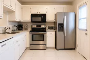 301 NE 14th Ave, Hallandale Beach, FL 33009 - Photo 12