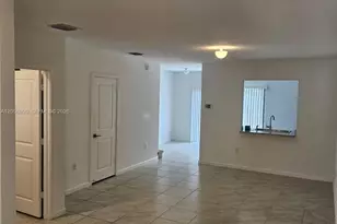 561 NE 5th St, Florida City, FL 33034 - Photo 4