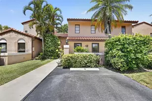 9050 Jacaranda Ln, Plantation, FL 33324 - Photo 1