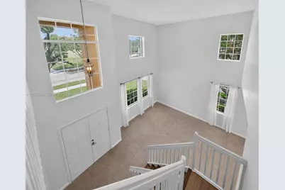 498 Cambridge Ln, Weston, FL 33326 - Photo 4