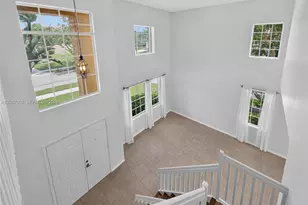 498 Cambridge Ln, Weston, FL 33326 - Photo 4