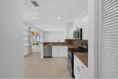 498 Cambridge Ln, Weston, FL 33326 - Photo 10
