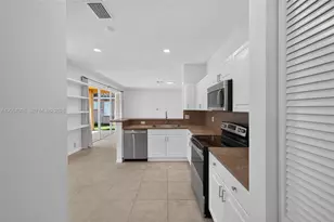 498 Cambridge Ln, Weston, FL 33326 - Photo 10