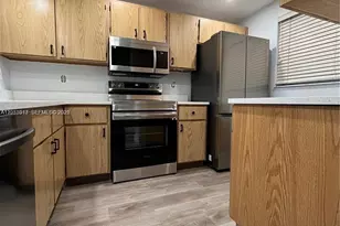 9520 Seagrape Dr, Davie, FL 33324 - Photo 2
