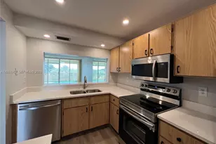 9520 Seagrape Dr, Davie, FL 33324 - Photo 6