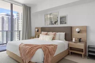 159 NE 6th St #2704, Miami, FL 33132 - Photo 18