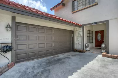 9521 NW 18th Mnr, Plantation, FL 33322 - Photo 2
