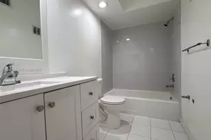 1071 Windward Dr, Pembroke Pines, FL 33026 - Photo 16