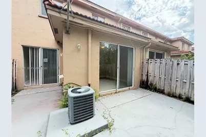 7663 N Southwood Cir, Davie, FL 33328 - Photo 6