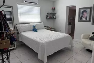 10571 SW 27th St, Miami, FL 33165 - Photo 20