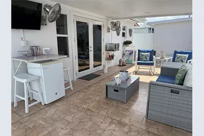 10571 SW 27th St, Miami, FL 33165 - Photo 16