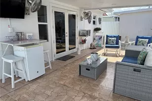 10571 SW 27th St, Miami, FL 33165 - Photo 16