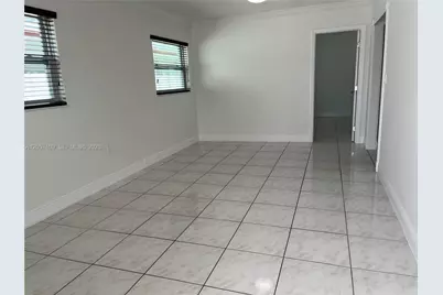 10571 SW 27th St, Miami, FL 33165 - Photo 4