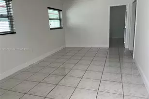 10571 SW 27th St, Miami, FL 33165 - Photo 4