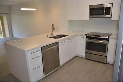 351 SW 121st Ave, Pembroke Pines, FL 33025 - Photo 2