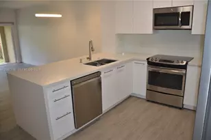 351 SW 121st Ave, Pembroke Pines, FL 33025 - Photo 2