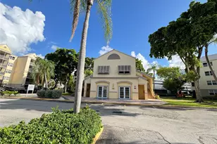 8205 Lake Dr, Doral, FL 33166 - Photo 14