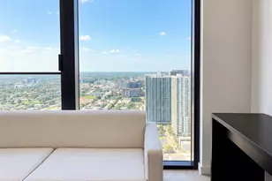 20 NE 11th St, Miami, FL 33132 - Photo 2