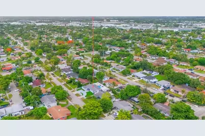 561 NE 172nd St, North Miami Beach, FL 33162 - Photo 4