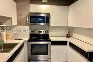 100 Bayview Dr, Sunny Isles Beach, FL 33160 - Photo 16