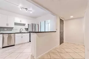 325 Lakeview Dr, Weston, FL 33326 - Photo 4