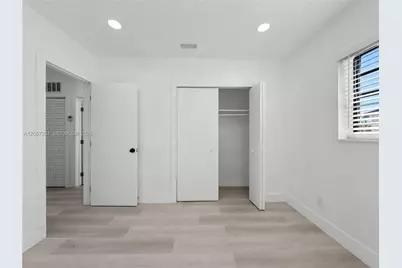 15694 NE 10th Ct, North Miami Beach, FL 33162 - Photo 14