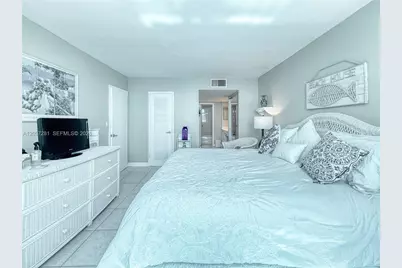 5701 Collins Ave #1508, Miami Beach, FL 33140 - Photo 10