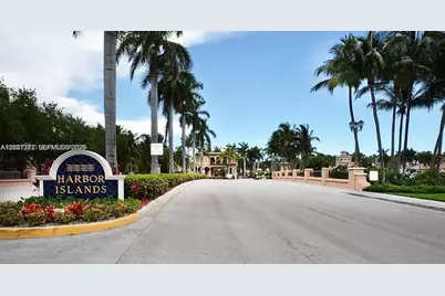 957 N Harbor Vw #957, Hollywood, FL 33019 - Photo 2