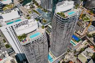 55 SW 9th St, Miami, FL 33130 - Photo 12