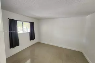 9491 S Palm Cir S, Pembroke Pines, FL 33025 - Photo 6