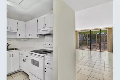 20500 W Country Club Dr #203, Aventura, FL 33180 - Photo 2
