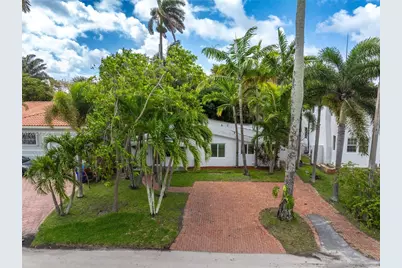 1104 NE 85th St, Miami, FL 33138 - Photo 10