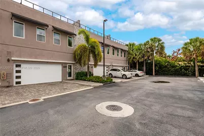 1066 NE 35th St, Oakland Park, FL 33334 - Photo 1